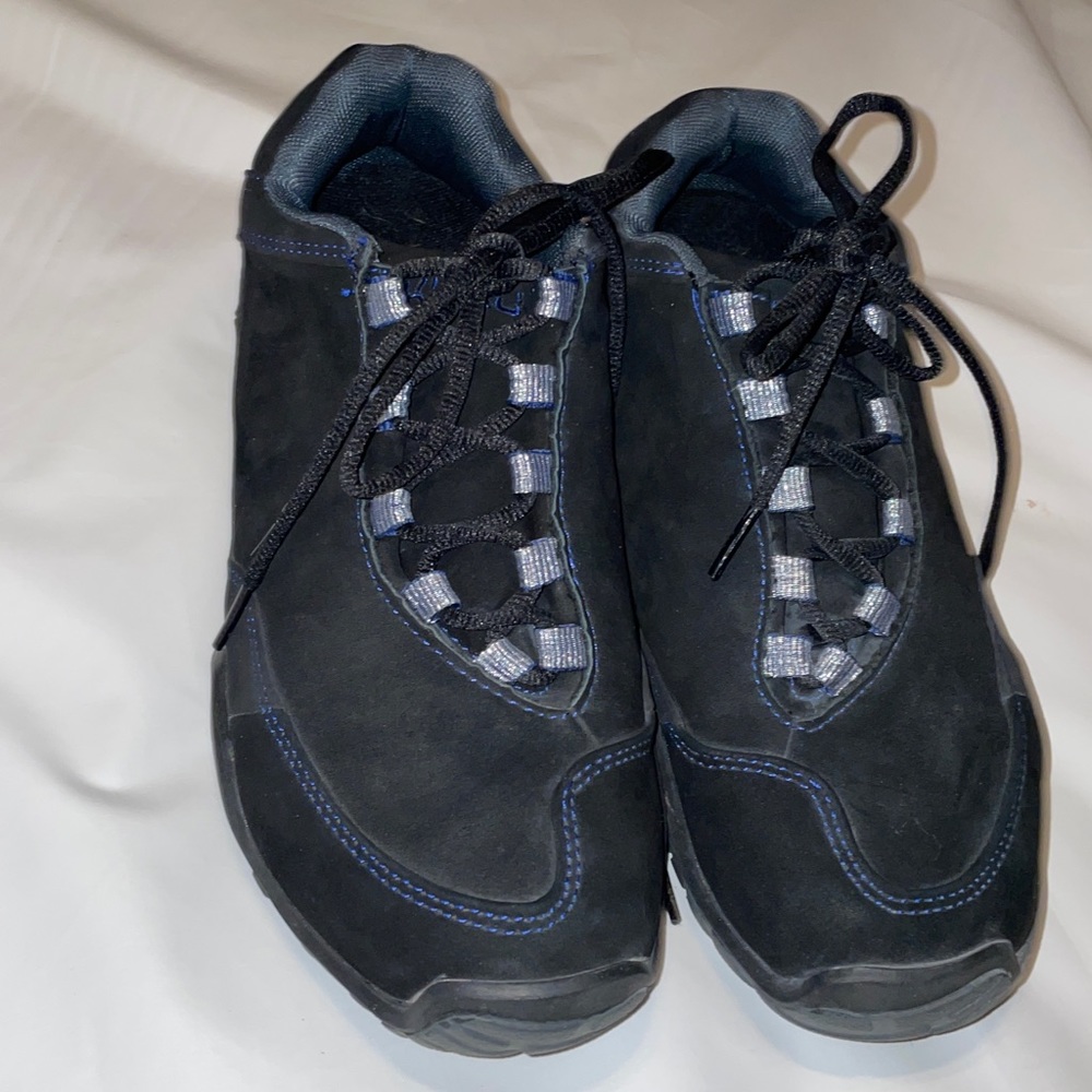 Kuro Women’s shoes size 8.5 Black